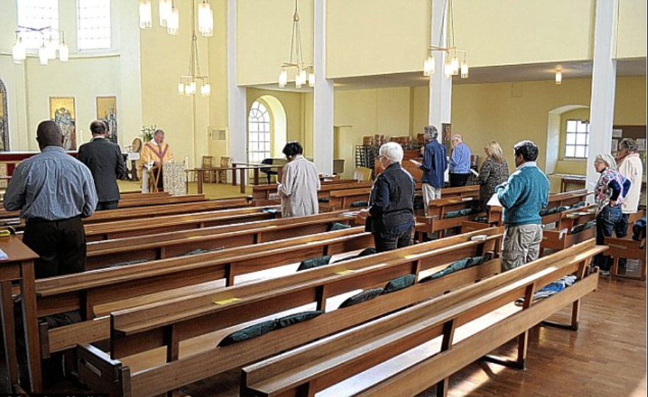 2015-12-13-Nearly-empty-church